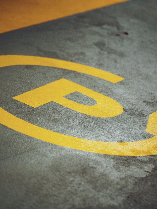 Parkplatz mit Ladestation | © Michael Fousert