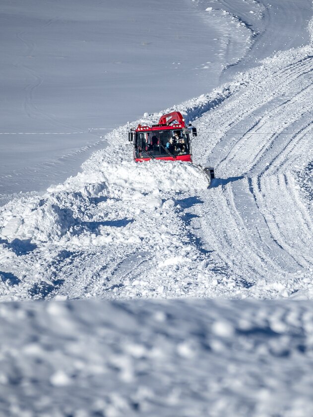 Pistenbully at work | © Davos Klosters Mountains Pistenbully in use at Userisch. | © Davos Klosters Mountains