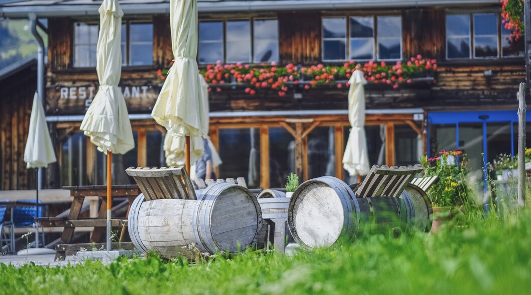  The charming and popular sun terrace of the Spina restaurant. | © Davos Klosters Mountains