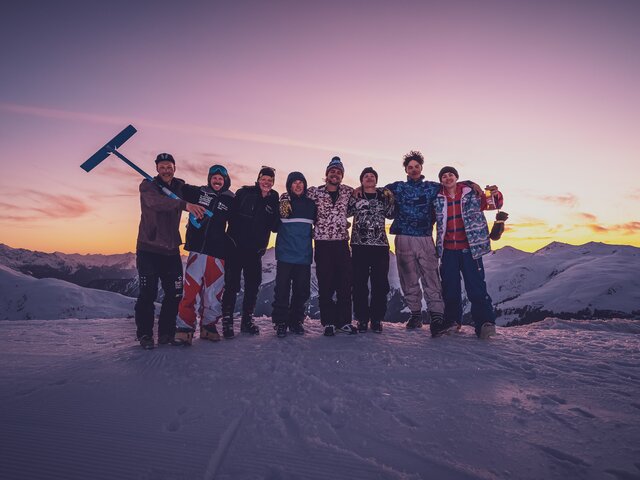 Shape Team nach Fertigstellung der Halfpipe | © Davos Klosters Mountains Shape Team nach Fertigstellung der Halfpipe | © Davos Klosters Mountains