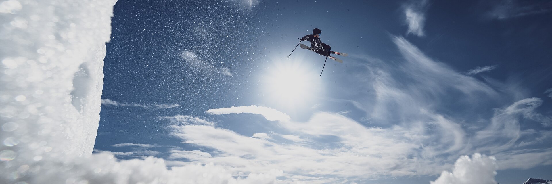 Freestyler aktiv in der Luft | © Davos Klosters Mountains Freestyler aktiv in der Luft | © Davos Klosters Mountains
