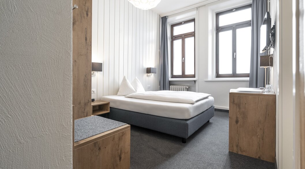 Schlicht eingerichtetes Einzelzimmer im Hotel Ochsen. | © Davos Klosters Mountains