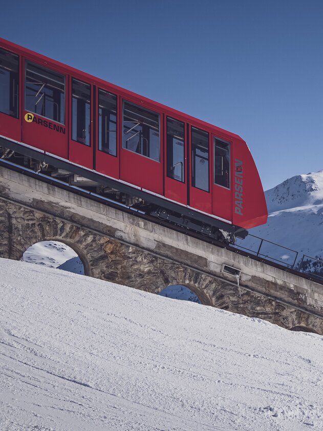 Parsennbahn in Fahrtrichtung Mittelstation Höhenweg. | © Davos Klosters Mountains