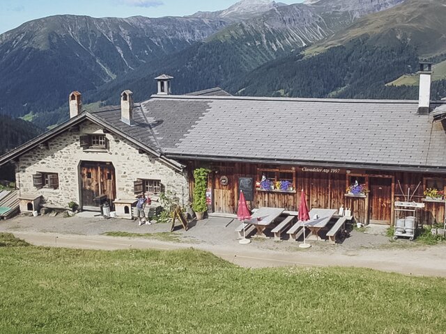 Aussenansicht der Schaukäserei Clavadeleralp in Davos. | © Davos Klosters Mountains