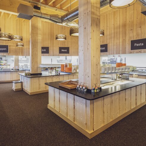 Modern self-service restaurant on Madrisa with its seasonal and fresh specialties. | © Davos Klosters Mountains