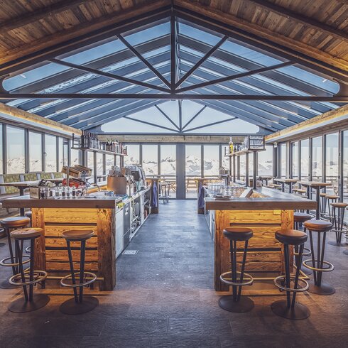 Restaurant Totalp präsentiert sich in elegantem und modernem Ambiente. | © Davos Klosters Mountains