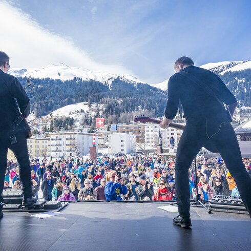 A band at the Cover Festival Davos Klosters at Bolgenplaza | © Davos Klosters Mountains