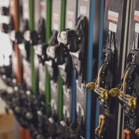 Ski stand at the ski test on the Weissfluhjoch Davos | © Davos Klosters Mountains 