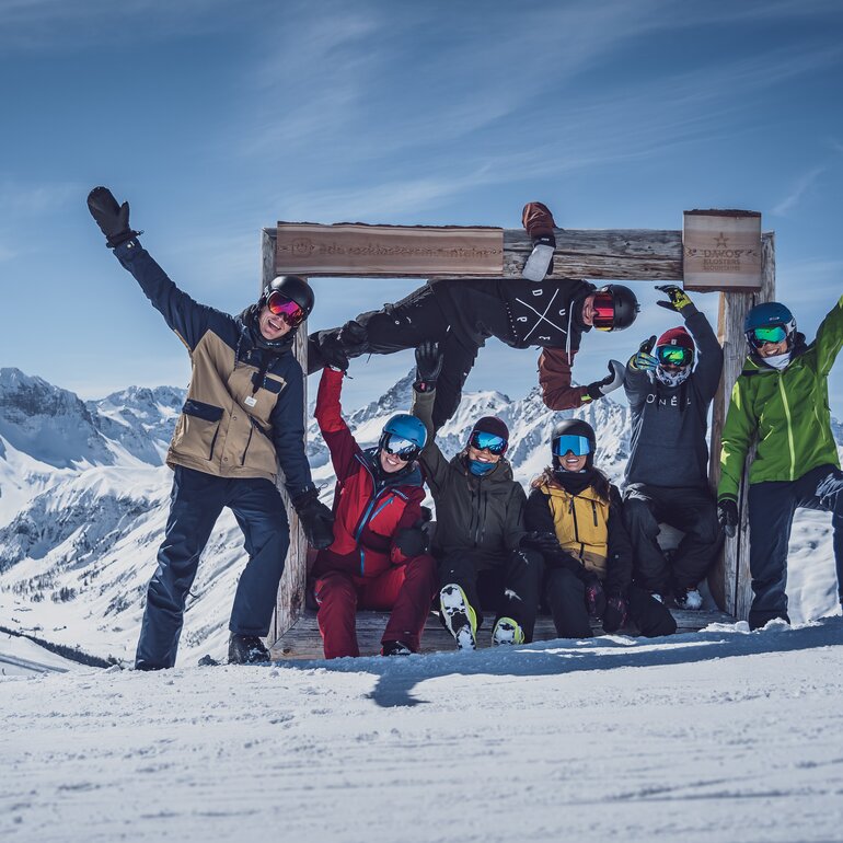 Group at the photo point jazz lodge | © Davos Klosters Mountains 