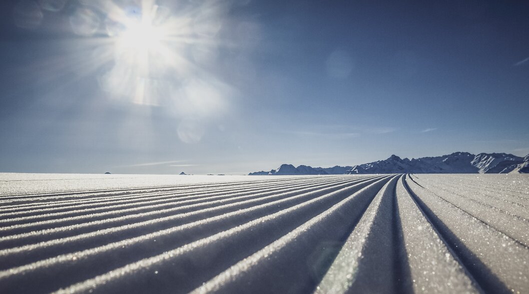 Ansicht einer frisch präparierten Piste | © Davos Klosters Mountains 