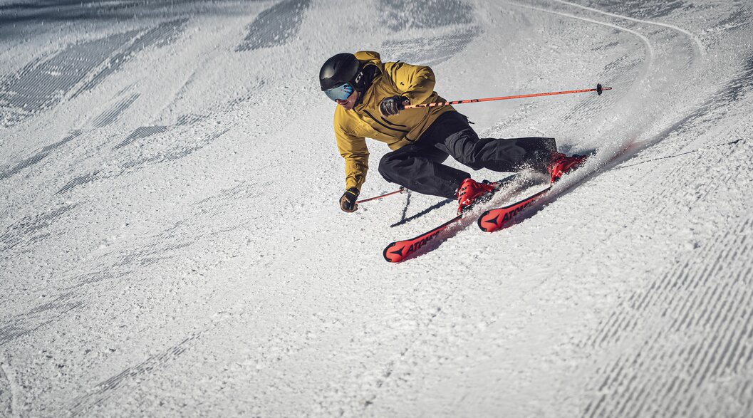 Skifahrer auf Talabfahrt  | © Davos Klosters Mountains 