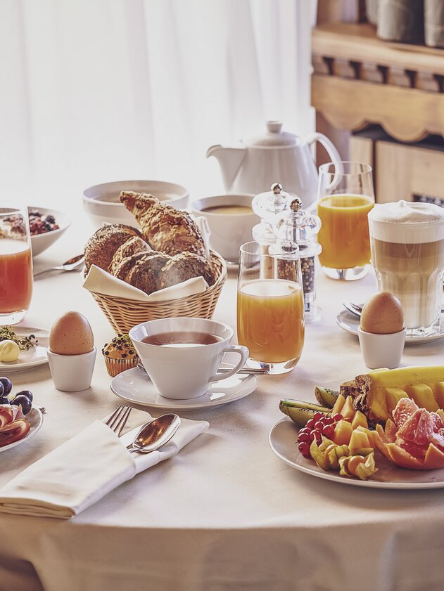 Breakfast table Hotel Waldhuus Davos | © Davos Klosters Mountains A rich breakfast can be enjoyed at Hotel Waldhuus Davos. | © Davos Klosters Mountains